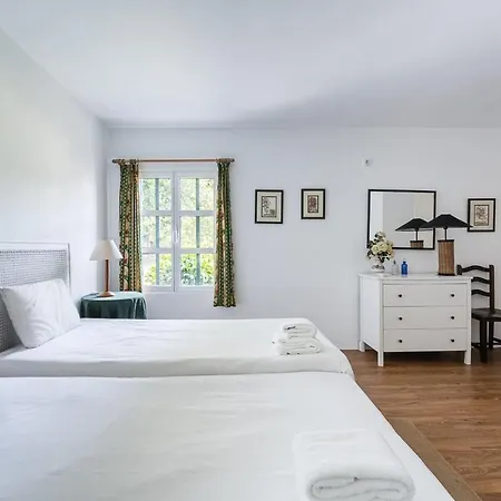 Villa Guestready - Tranquil Escape Near Ave River