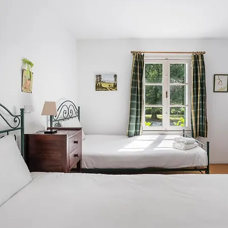 Villa Guestready - Tranquil Escape Near Ave River