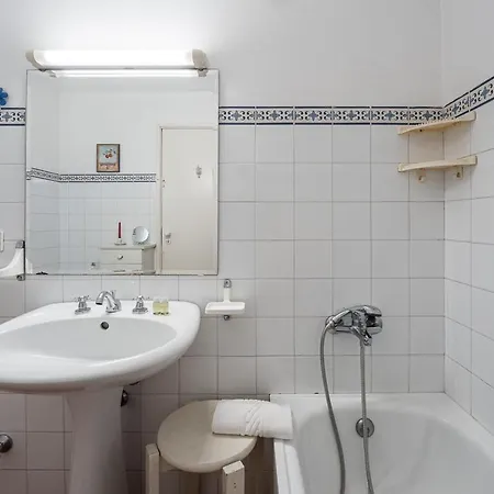 Villa Guestready - Tranquil Escape Near Ave River