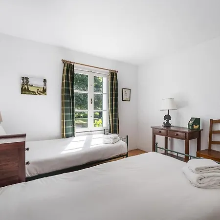 Villa Guestready - Tranquil Escape Near Ave River *