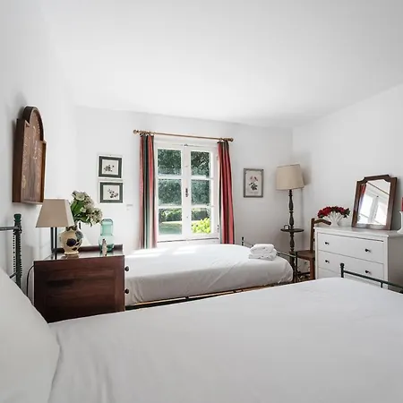 Villa Guestready - Tranquil Escape Near Ave River